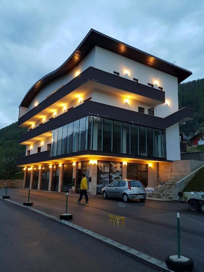 Hotel Lohovo Bihać Exteriör bild