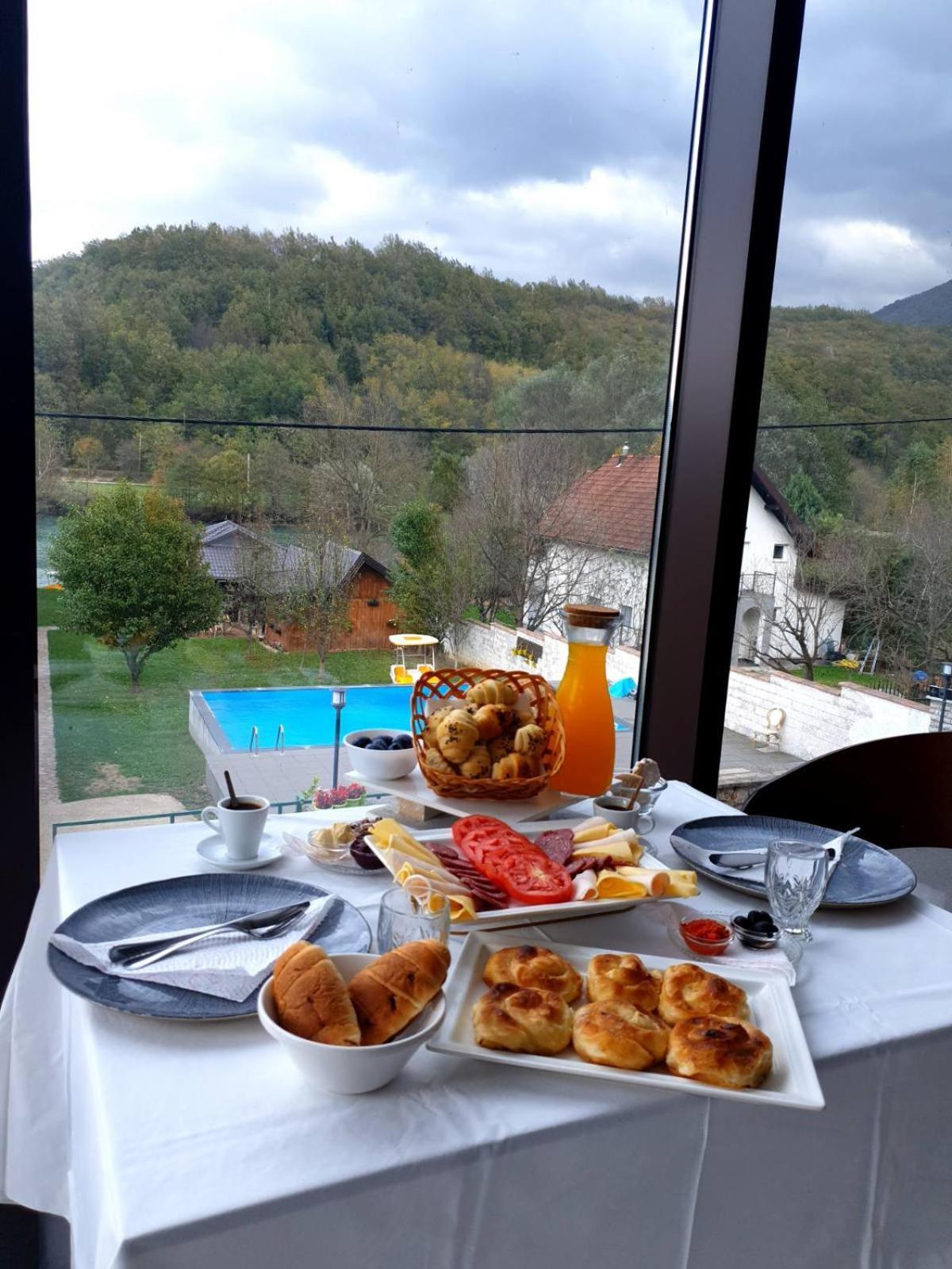 Hotel Lohovo Bihać Exteriör bild